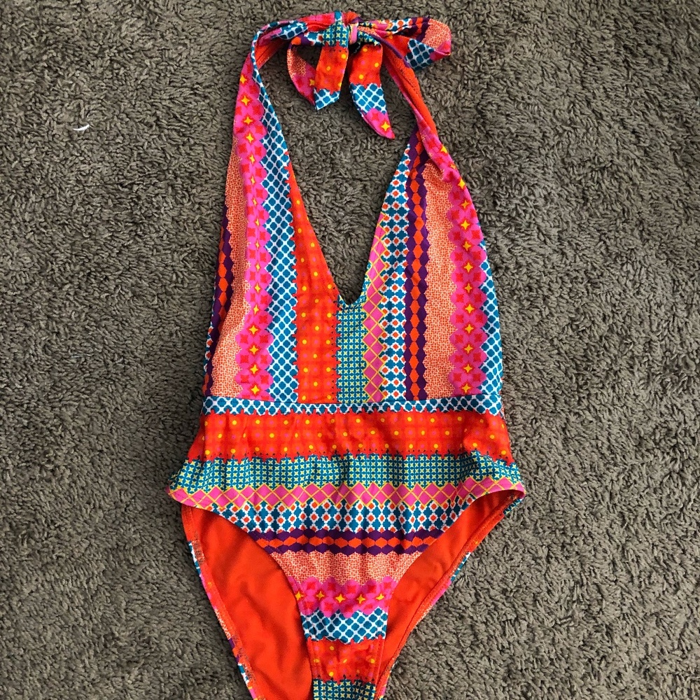 One-piece bathing suit